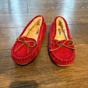 Minnetonka Moccasin Slippers Red Suede Leather Plush Insole Women's Sz 8M